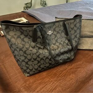 Coach City Tote on signature canvas black and gray